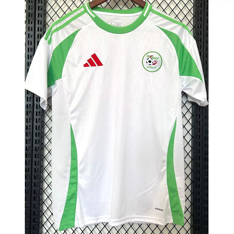Maillot junior Algérie domicile 2024/25 sur Maillot junior Algérie domicile 2024/25 sur