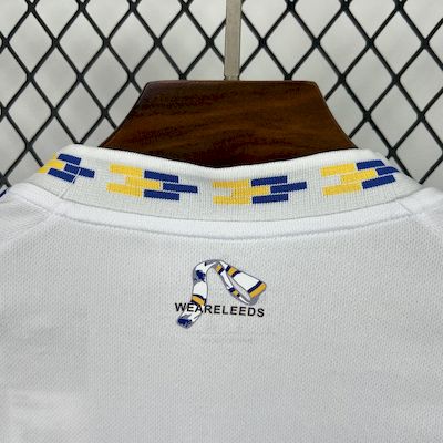 Maillot dom Leeds United 2025-26