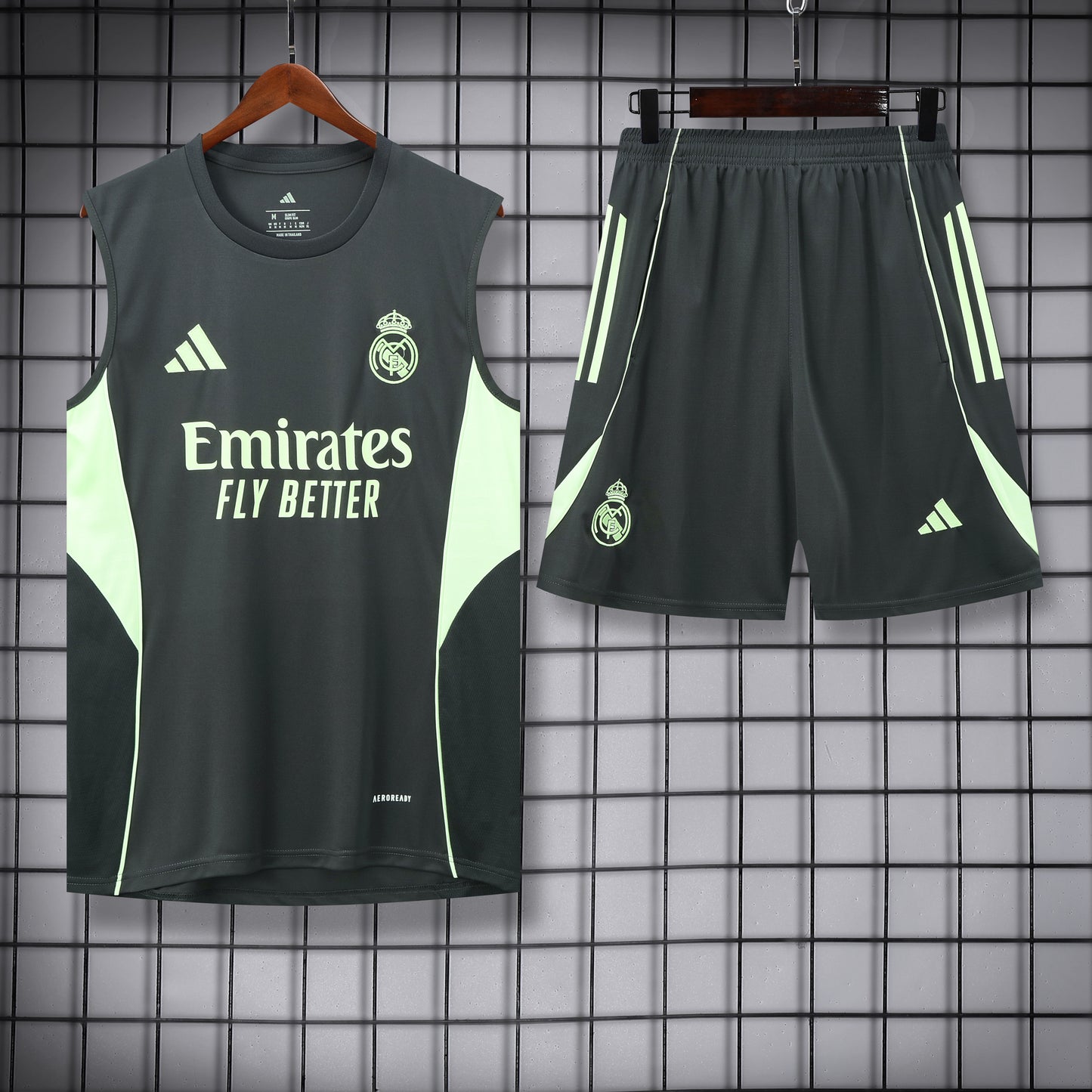 Ensemble training real Madrid noir  25-26