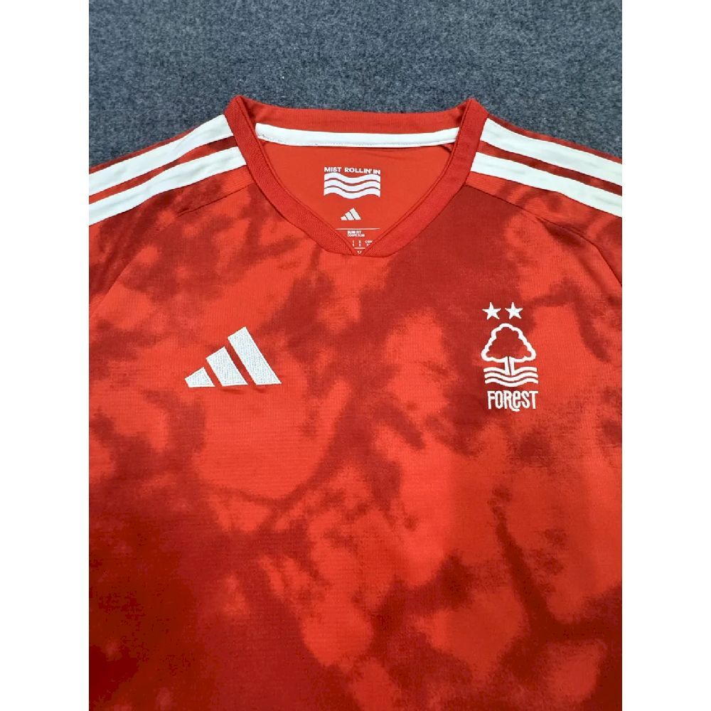 Maillot dom Nottingham Forest 2026-27